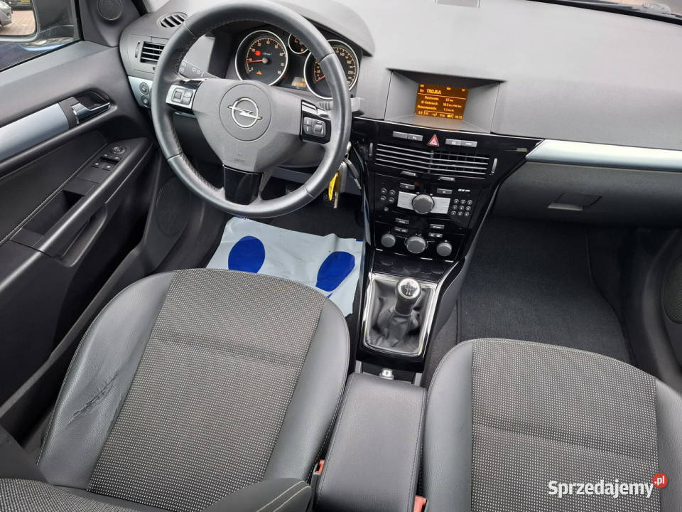 Opel Astra GTC 18 Benzyna Zadbany Serwisowany ESP