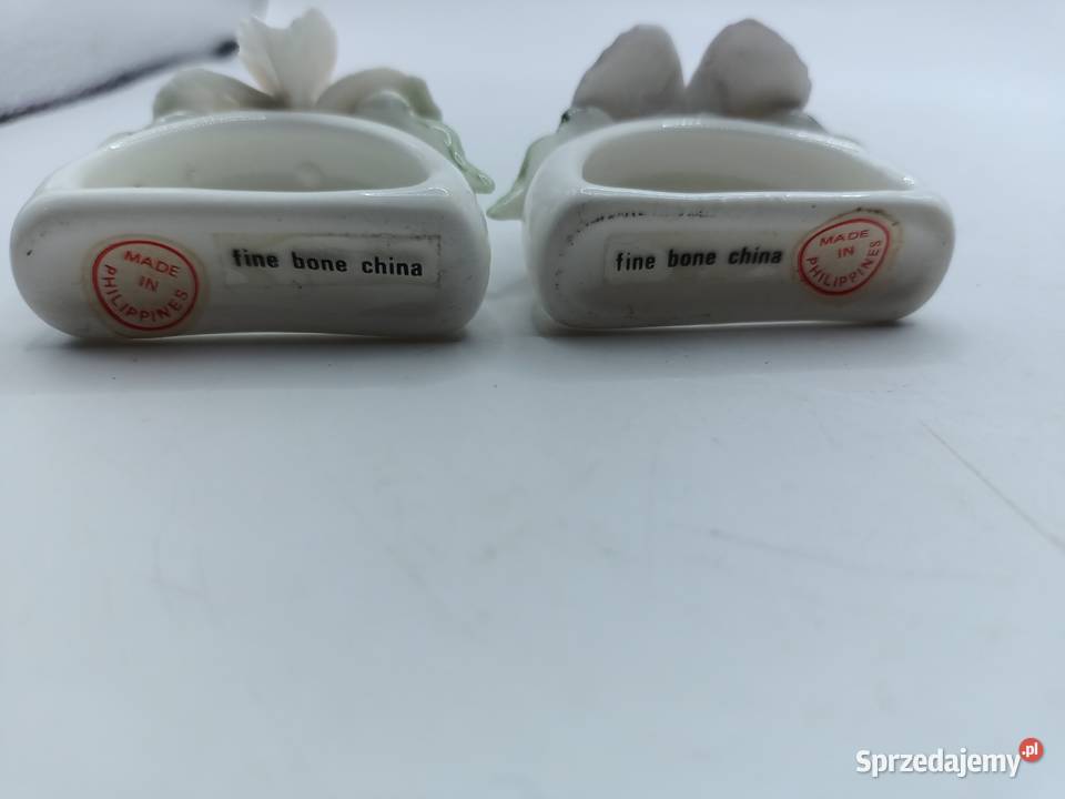 Porcelana kostna dwa pierścionki na stół kwiaty Serwetniki i obrączki Zamość