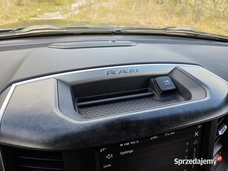 Big Horn Sport Crew Cab 4X4 V8 57l 401Przebieg mazowieckie