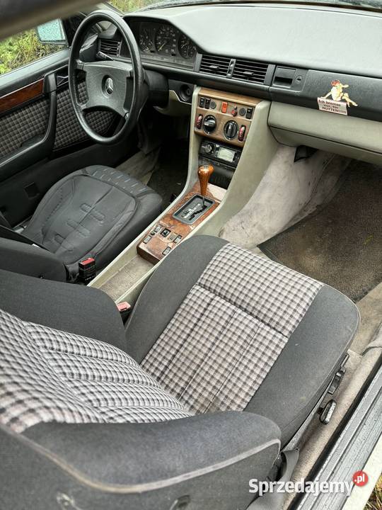 MercedesBenz W124 23 MERCEDES COUP 230E w stanie Droszków