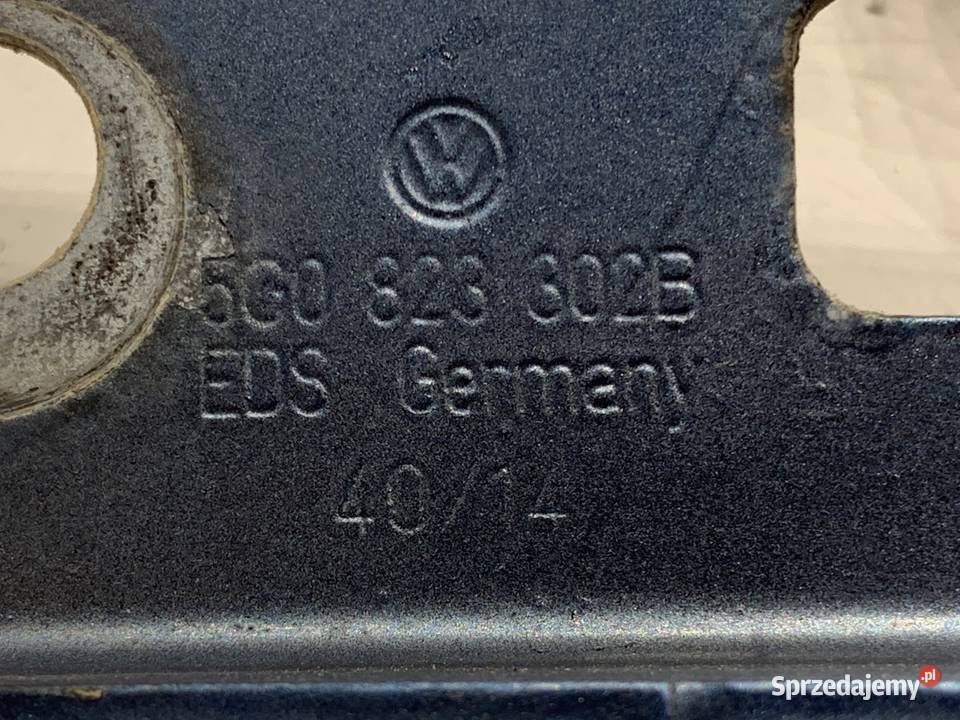 ZAWIAS MASKI PRAWY PRZÓD VW GOLF VII Kombi