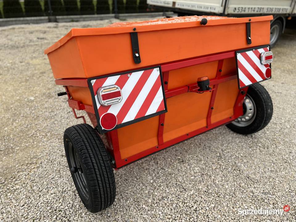 Piaskarka zsypowa ciągniona 550L900 DEXWAL lubelskie Kraśnik sprzedam