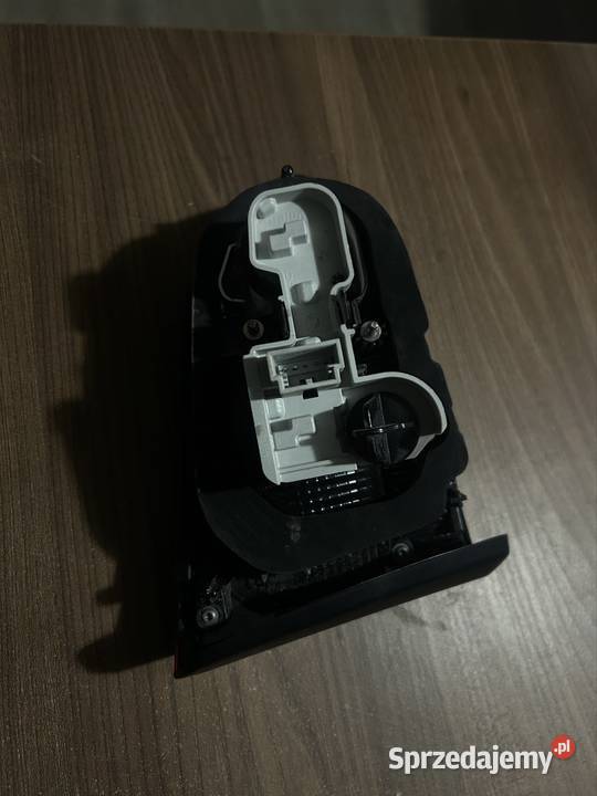 Komplet tylnych lamp do Volkswagen Golf VII lewa Glinica