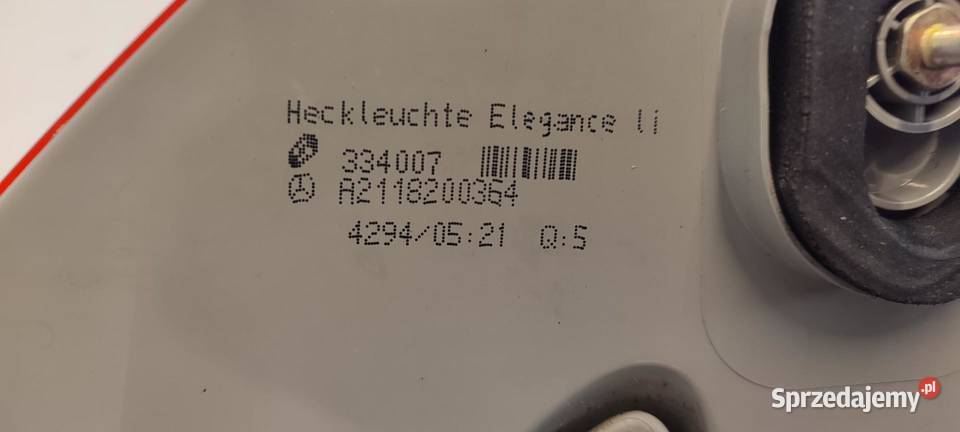 MERCEDES W211 LAMPA PRAWY TYŁ A2118200364