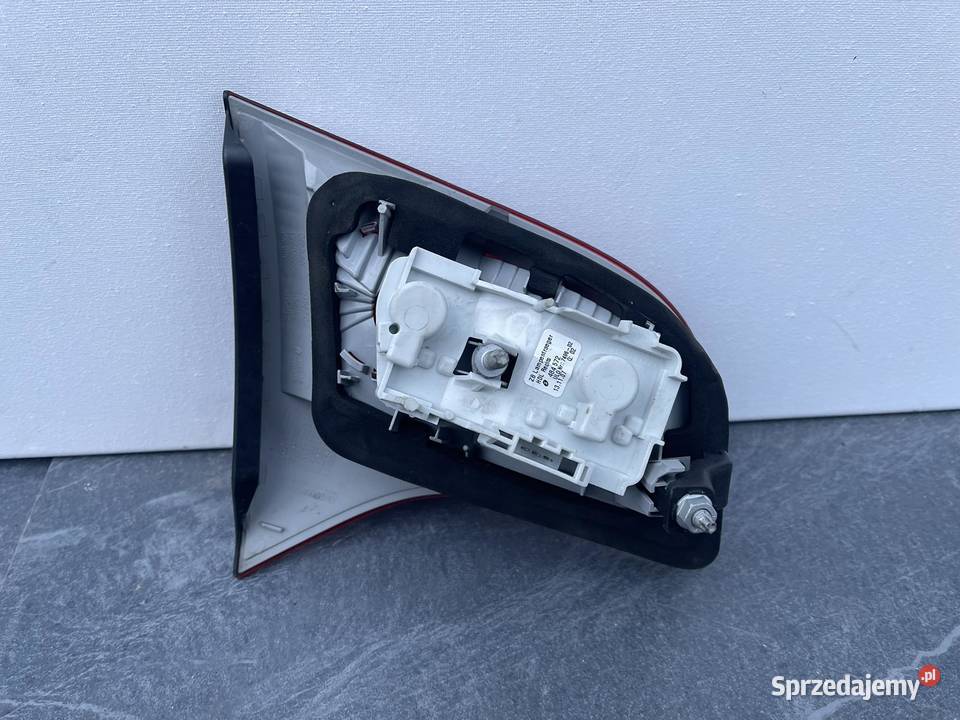 AUDI A4 B7 PRAWA LAMPA W KLAPĘ KOMBI Ostroróg sprzedam