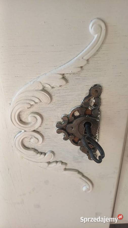 Komoda stara drewniana biała malowana z witrażem Gawroniec