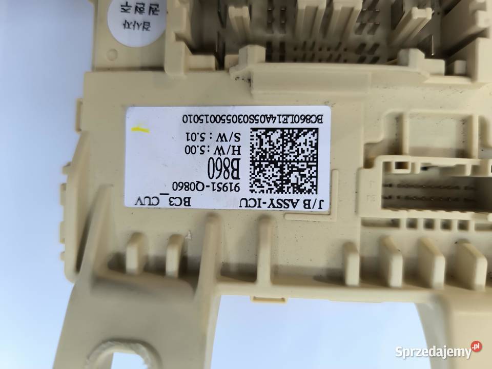 SKRZYNKA BEZPIECZNIKÓW HYUNDAI BAYON 12 osobowe