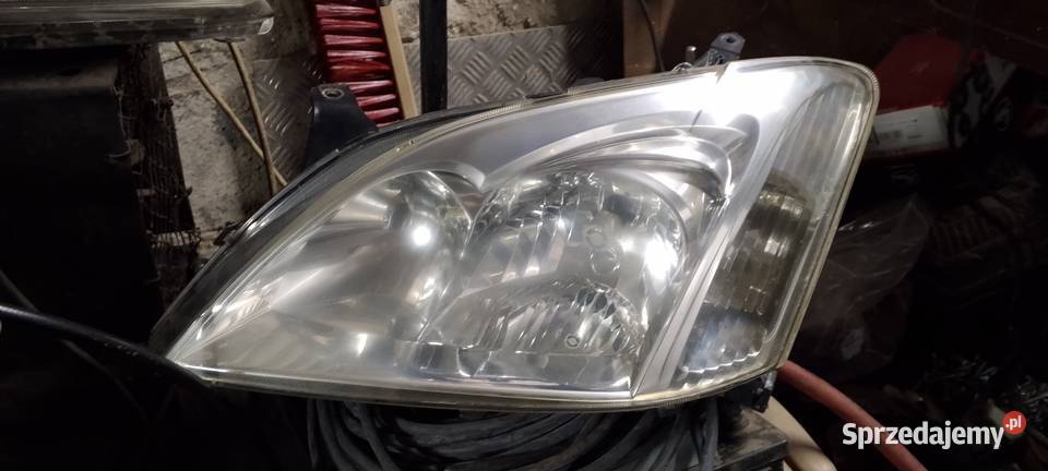 Lampa przednia toyota 1400cm3