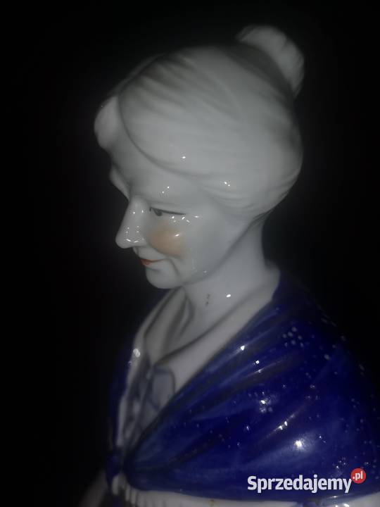 Figurka Pani z kurką Porcelana i szkło pomorskie Gdańsk