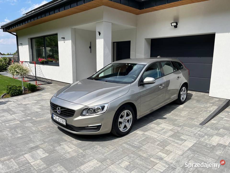 Volvo V60 2015 Niezawodny i komfortowy samochód