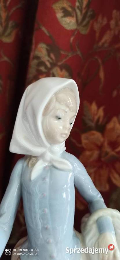 FIGURKA MŁODEJ DZIEWCZYNY Z pieskiem
Zaphir Made Gdańsk