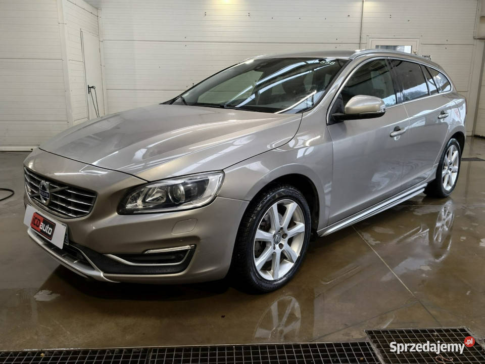 Volvo V60 20 diesel 150 automat skóra xenon