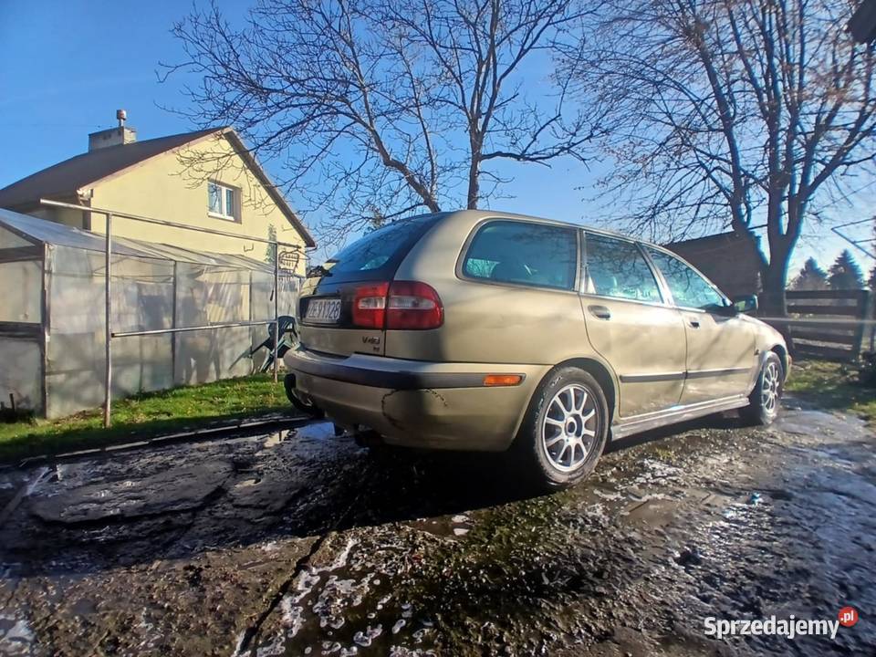 Volvo V40 18 benzyna 2001r nieuszkodzony Rzeszów