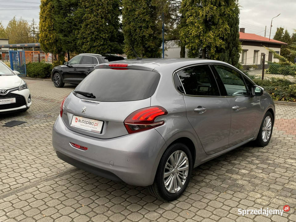 Peugeot 208 12 82 Niski przebiegNaviTempomat I światła LED Tarnowskie Góry sprzedam