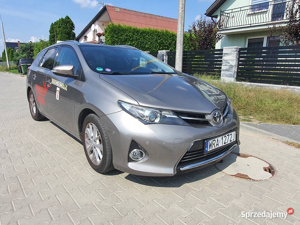 Toyota Auris 16 Touring Sports 2014 r blpg Skaryszew sprzedam