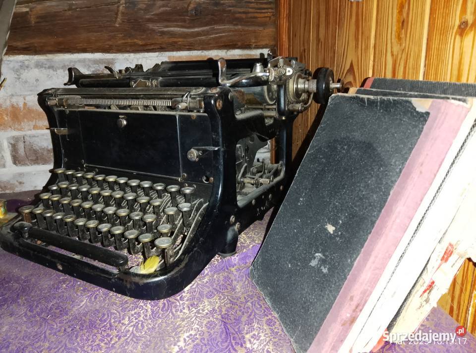 Maszyna do pisania i 2 kałamarze Gniewoszyce