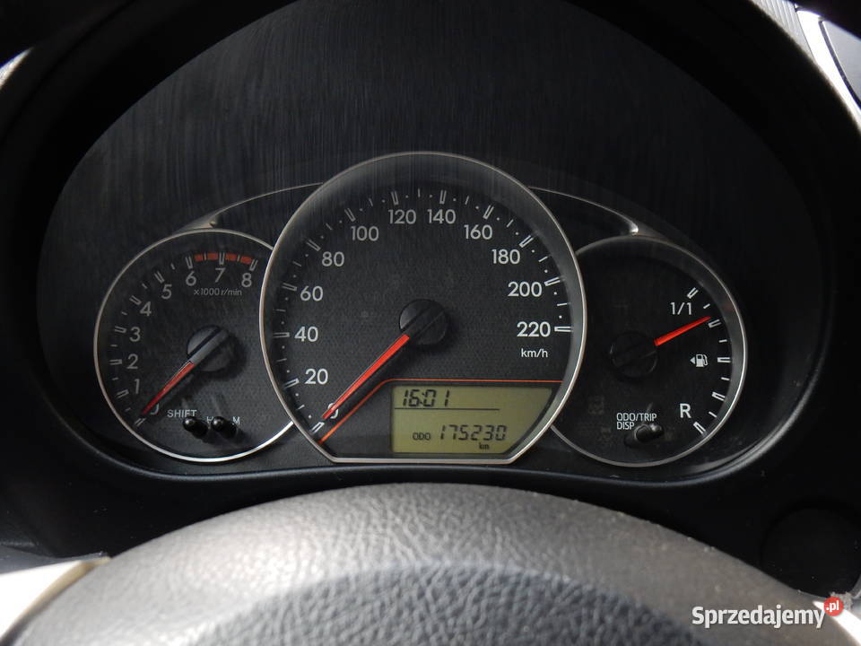 Samochód osobowy Subaru Trezia 13 99 2012 srebrny Łącko