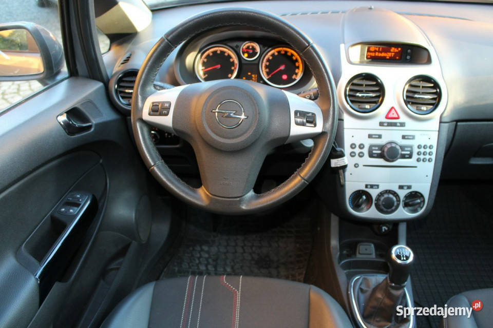 Opel Corsa Benzyna 5 drzwi Opłacony Ładny czujnik deszczu Lubań