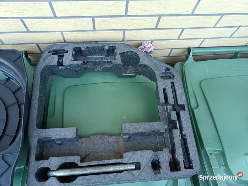 Boczek pod kołem zapasowym audi a4 b8 allroad Jasło