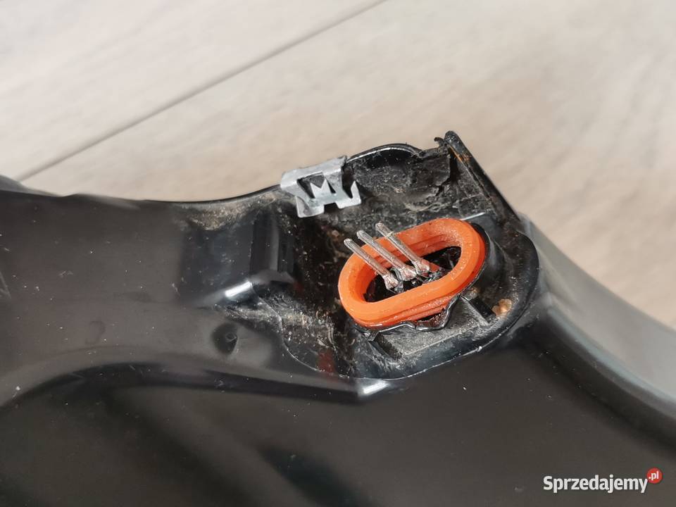 PEUGEOT 308 T9 LIFT LEWY KIERUNKOWSKAZ LED osobowe Części samochodowe Międzychód sprzedam