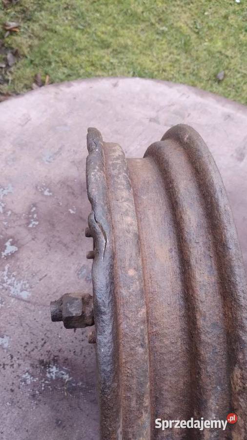 Zabytkowe koło VW Kubelwagen mazowieckie