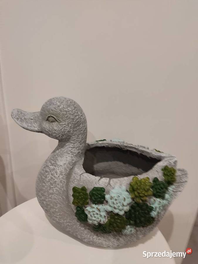 Donica betonowa w kształcie kaczki Dębica