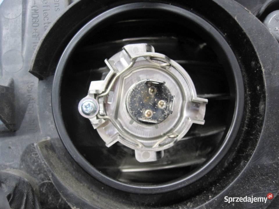 NISSAN JUKE 10r lampa prawa przód ANGLIK osobowe