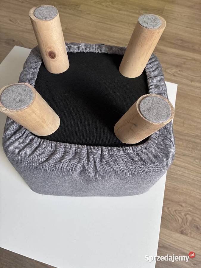 Stolik dziecięcy IKEA 2 pufy Sinsay dziecięce Banino