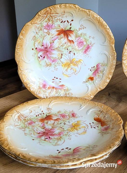 Zabytkowy zestaw talerzy ręcznie malowane lilie Porcelana i szkło Kraków