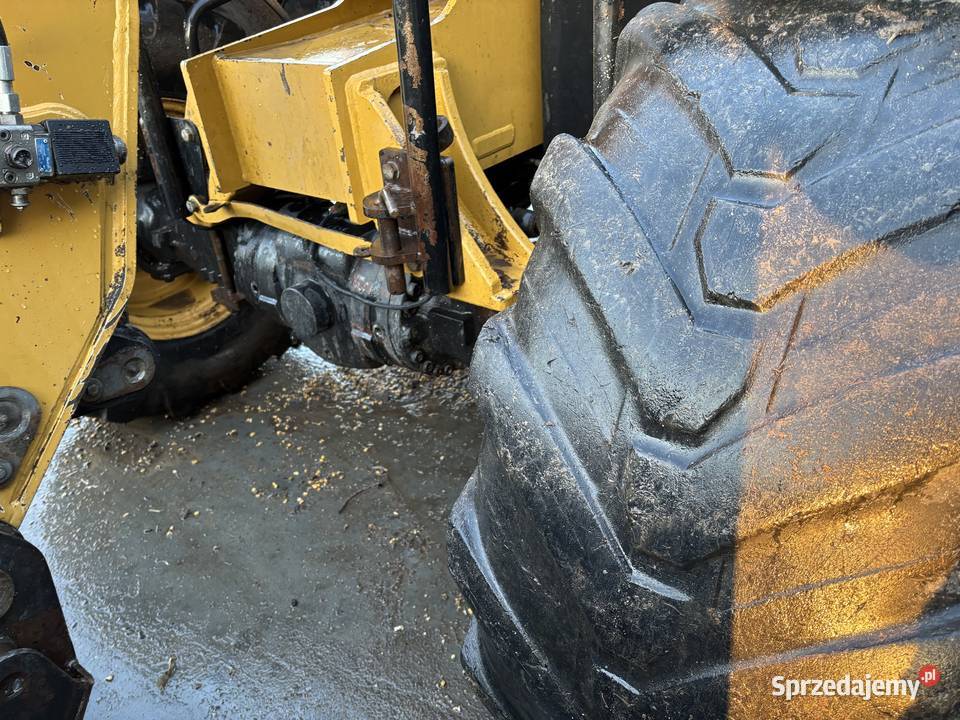 Ładowarka teleskopowa caterpillar Morawsko