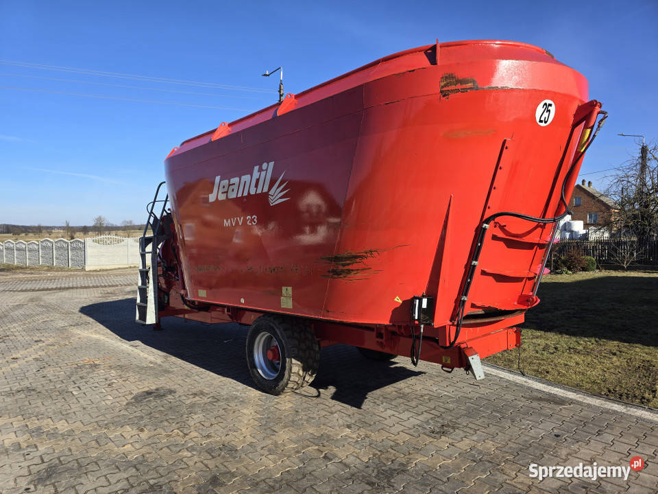Wóz paszowy ze ścielarką JEANTIL MVV 23 m3 2012 nieuszkodzony