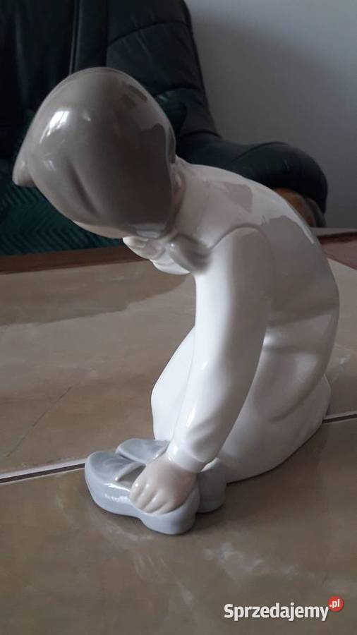 Figurka porcelanowa Lladro dziewczyna z bucikami lubelskie Janów Lubelski