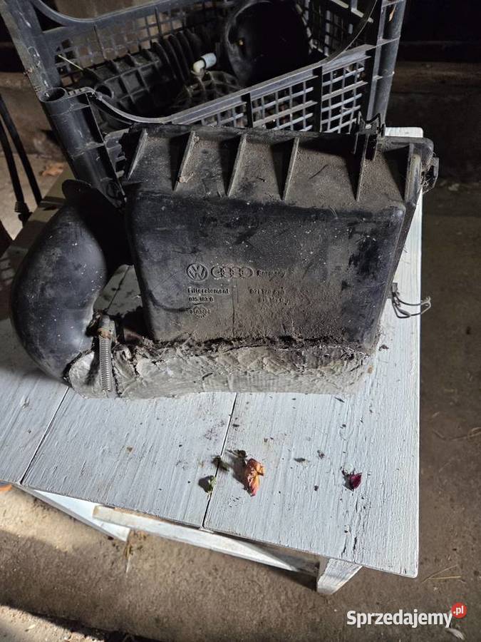 Audi 100 c3 5000 23 obudowa filtra powietrza Grudziądz