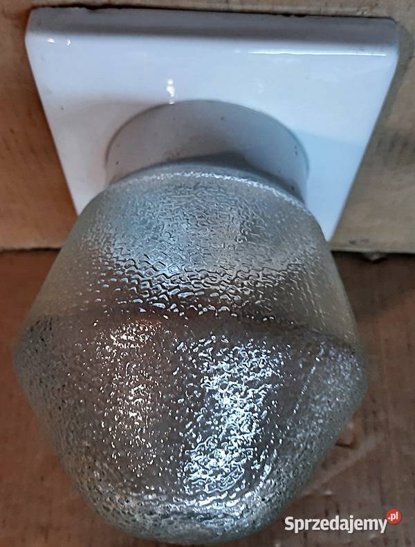 Lampa z oprawą porcelanową naścienna E 27 z lat sprzedam