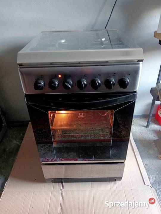 Kuchenka gazowa Indesit z piekarnikiem