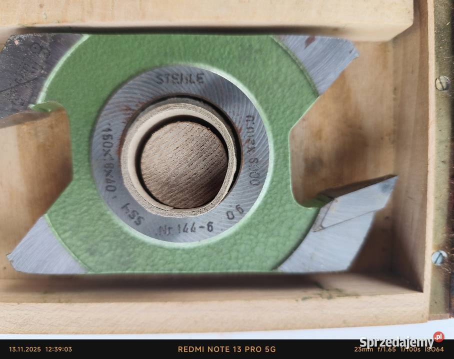 Komplet frezów na zdjęciach