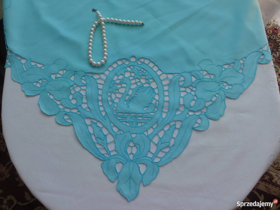 Obrus z łabędziem niebieski ręcznie wykonany