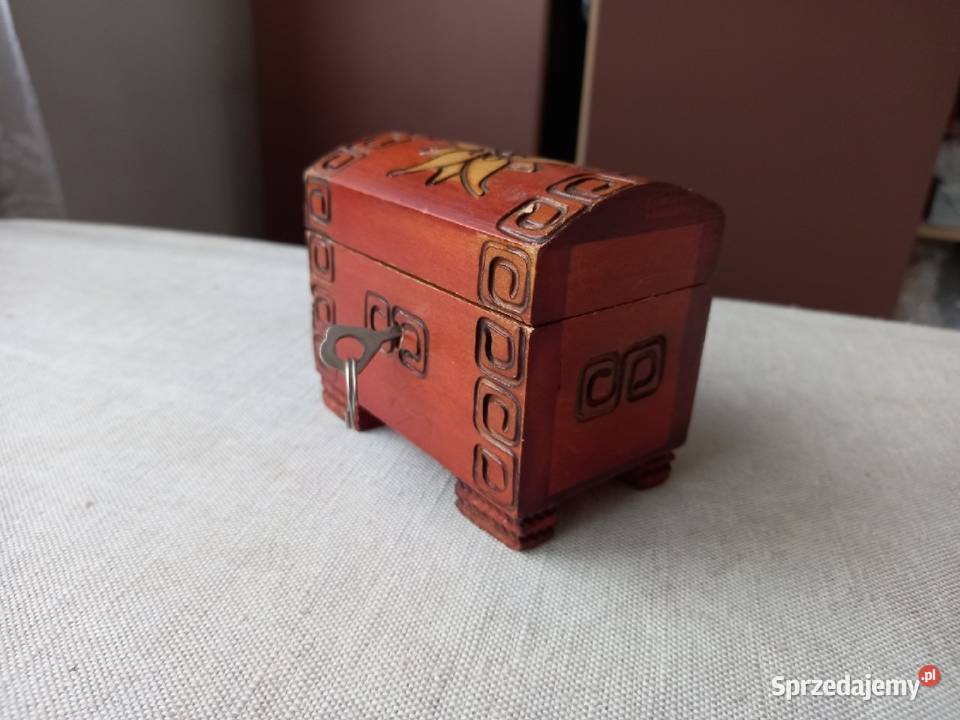 Kuferek szkatułka drewniana z kluczykiem z PRLU lubelskie Tomaszów Lubelski