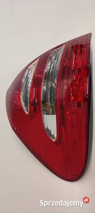 MERCEDES W211 LAMPA PRAWY TYŁ A2118200364