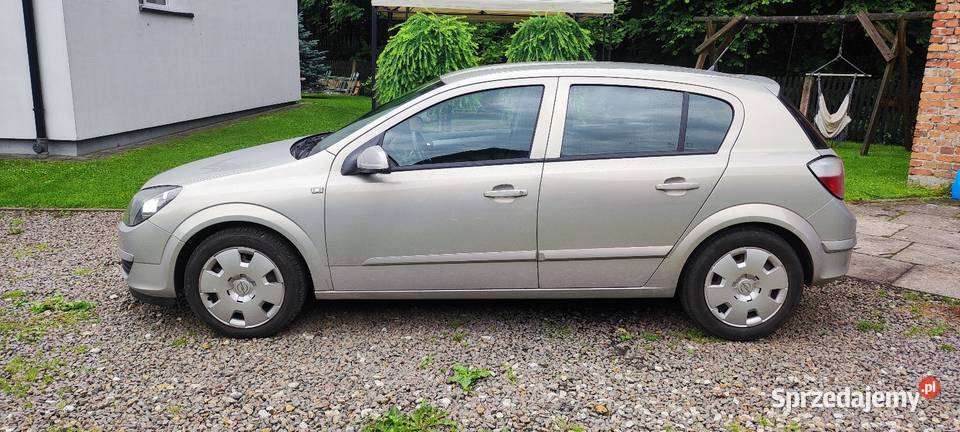 Opel astra h 16 benzyna
