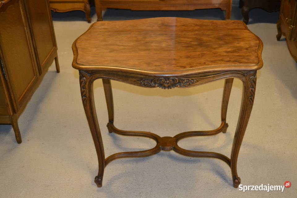 stolik ludwikowski kolor orzech