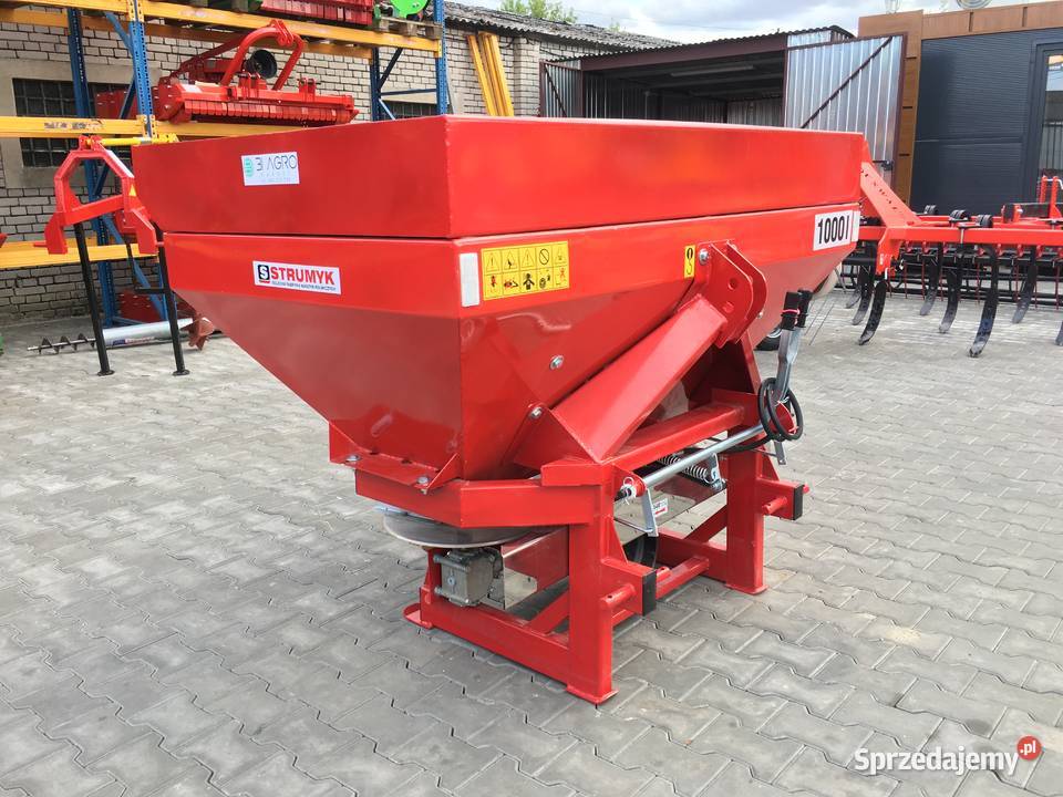 Rozsiewacz nawozu 600800L TYTAN firmy STRUMYK Rozsiewacze nawozów Maków Mazowiecki