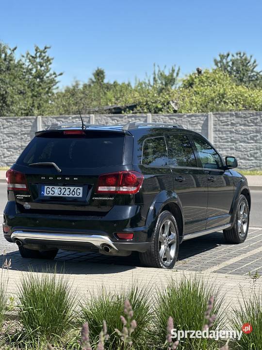 Czarny Dodge Journey 7os BiLed 4x4
