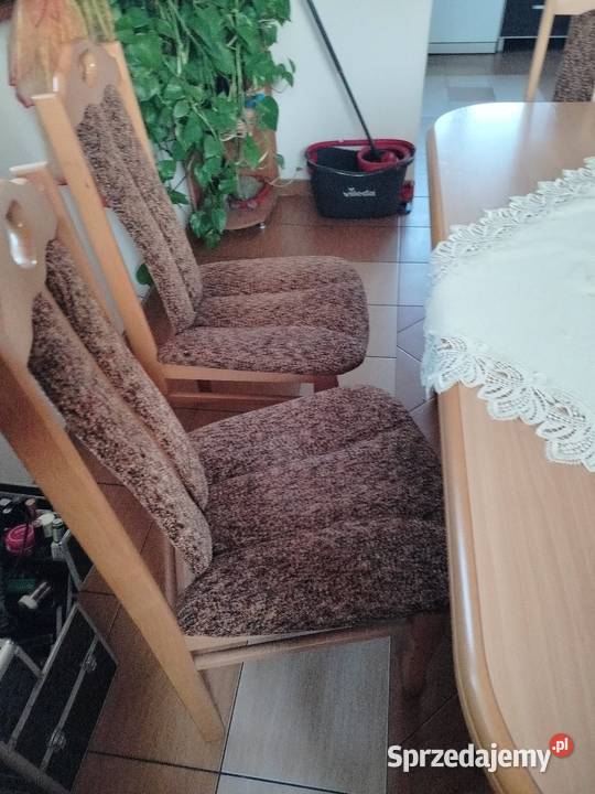 Stół i krzesła tapicerowane pomorskie Sadlinki
