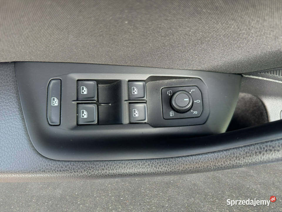 Volkswagen Passat 20 TSI Business DSG Z nieuszkodzony