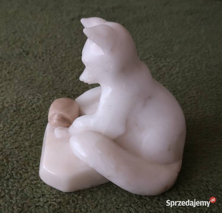 Marmurowa rzeźba lisa z jeżem Katowice