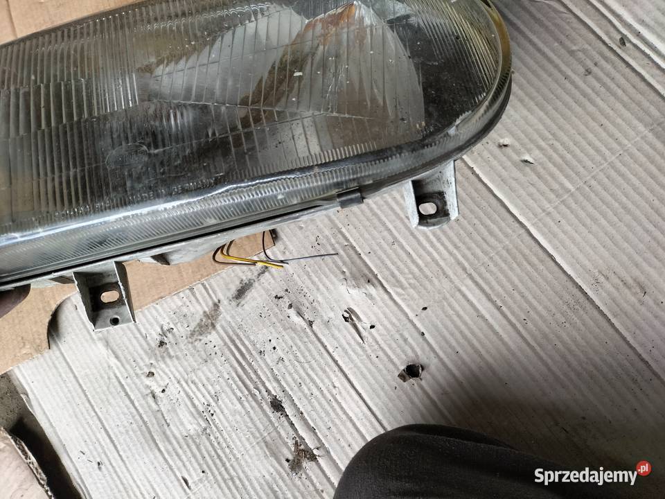 LAMPA PRZÓD PRZEDNIA PRAWA REFLEKTOR Kamień-Kolonia