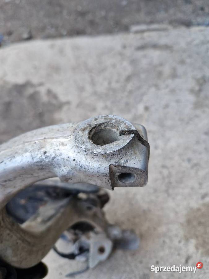 Audi S4 B6 Zwrotnica kopyto prawy przód Złotoryja sprzedam