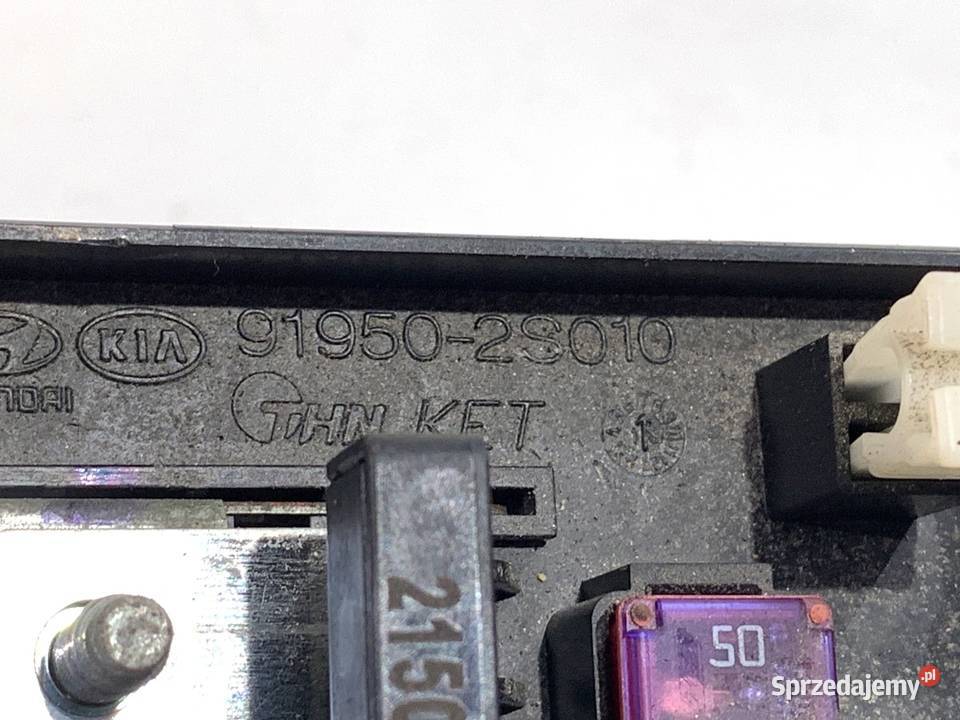 SKRZYNKA BEZPIECZNIKÓW KIA SPORTAGE III