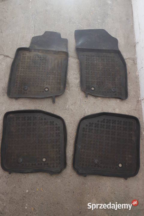 Dywaniki gumowe Volvo V40 S40 OEM 9504 Dywaniki Wrocław
